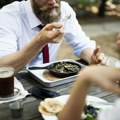 Jedenje u samoći ili društvu može da promeni način na koji vaše telo metaboliše glukozu