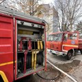 Dramatična scena na putu za Vrdnik: Automobil u plamenu nakon sudara! (foto)