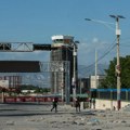 Haiti tone u opšti haos: Bande upale na glavni međunarodni aerodrom vode se žestoke borbe sa vojskom i policijom (video)