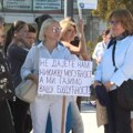 Vaspitači koji protestuju na Slaviji zbog uslova rada poručuju: „Slavici je vreme za penziju, treba da dođe mlad čovek…