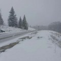 Sneg napravio kolaps širom Srbije: Autobus skliznuo s puta kod Šapca, saobraćaj obustavljen na Iriškom vencu FOTO VIDEO