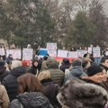 Studenti Tehnološkog fakulteta iz Leskovca pozivaju građane na veliki protest na nezavršenom trgu u znak podrške prosvetnim…