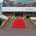 Crveni tepih sa Kanskog festivala prodaje se za jedan evro po kilogramu