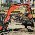 U Ulici kneza Miloša 42 uklonjen bager
