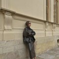 Midi suknje od veštačke kože su u trendu! Donosimo detaljan stilski i shopping vodič
