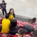 Žena je uhvatila muža na tribinama sa ljubavnicom, a onda su svi ostali šokirani njenim potezom VIDEO