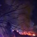 (Video) Požar u Bačkom Petrovcu: Ogromna vatra progutala porodičnu kuću