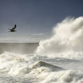 "Nemoguće je doći do Paga" Orkanska bura na hrvatskom primorju: Zatvoreni putevi i trajektne linije (video)
