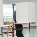 RIK usvojio predlog: Na biračkim mestima biće i stari kartonski i novi kabinski paravani