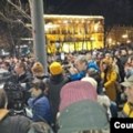 Грађани протестовали испред РИК-а због навода о изборним неправилностима