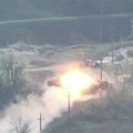 Izginula cela posada! Ruska raketa pogodila američko vozilo, pokušali da pobegnu brzom vožnjom (video)