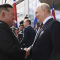 "Poseta koja bode oči Zapadu": Putin sa Kimom u Pjongjangu, susret dvojice lidera čiji su prsti "iznad crvenog dugmeta"