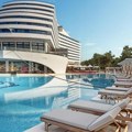 Luksuzno krstarenje bez plovidbe: Moguće je ako se opredelite za letovanje u neverovatnom Titanic Deluxe Lara 5*