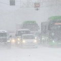 Prohujalo sa vetrom: Mećava besni u Jakutiji, obara ljude s nogu /video/