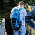 Ima povrede glave, ruke i noge Evo kakvo je stanje đaka prvaka koga je stariji učenik gurnuo niz stepenice - oglasila se i…