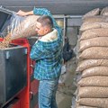 Proizvođači peleta u ogromnom problemu! Za dve sezone skočila cena za čak 40 odsto, potražnja nikad manja