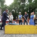 Ministar Gašić položio kamen temeljac za izgradnju Doma boraca u Kruševcu: Izgradnjom Doma boraca sami sebe dograđujemo (foto)…