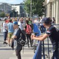 Заседа Скупштина града Нови Сад: Испред грађани и припадници интервентне јединице