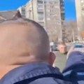 VIDEO: Tuča više desetina ljudi kod prostorija SNS i PIO fonda u Boru, intervenisala i policija