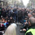 Protest novinara ispred Predsedništva, skup i u Pionirskom parku