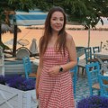 Snimila hit, smršala 20 kilograma i nestala sa scene: Pevačica danas zgrće ogromne pare, a mnogi je ne prepoznaju (foto)
