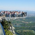 Hod po oblacima nad Kablarom: Stakleni vidikovac dostupan je za posetioce, evo koji je cenovnik