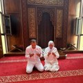 Emir Habibović i Tamara izgovorili sudbonosno "da" u džamiji u Baru! Pevač i pevačica kleče, blistaju u belom (foto)