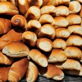 Pronašli zmiju među hlebom u prodavnici, a stručnjaci sada upozoravaju: "Ljudi ih kupe, a nisu svesni..."