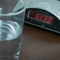 Kako zimsko računanje vremena utiče na zdravlje: Čeka nas pomeranje sata unazad - spavamo duže, ali sa mogućim tegobama