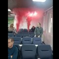 (VIDEO) Dimne bombe i transparenti: Odbornici SO Majdanpek blokirali rad sednice