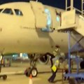 Radnik: Avio-kompanije ispao iz aviona Greška kolega ga zamalo koštala života (video)