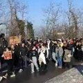 Protest i 15 minuta tišine ispred RTV-a, zatražena ostavka Nenada Ćaćića