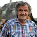 "Haris Džinović kad igra lopte, govori: - daj mi, daj mi" Emir Kusturica nasmejao sve pričom o pevaču: U 71. godini pokazao…