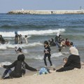 Na plažama u Siriji obavezan "burkini", na hotelskim bazenima može i bikini