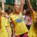 Zaboravite na teške pudere i konture Matura "voli"lice koje izgleda kao da ste upravo popile 3 litre vode i odspavale 10 sati