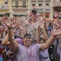 Kontroverzni festival: Pamplona privlači hiljade ljudi na trke s bikovima