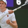 Siner se posle finala okrenuo Alkarazu i našalio se: "Znaš, već imaš dva ovakva trofeja na Vimbldonu"