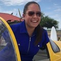 Prva pilotkinja na svetu bez ruku: Odustala od proteza, a danas nogama upravlja avionom