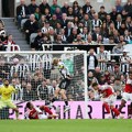 (VIDEO): Njukasl dao gol, Arteta tražio VAR i – nije ga dobio!