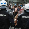 NUNS oštro osudio policiju: Priveden reporter uprkos legitimaciji, obrisan mu materijal tokom zadržavanja