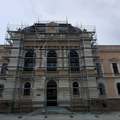 Obnova fasade i spas za vredne ornamente: Postavljene skele na ulazu bivšeg Suda (FOTO)
