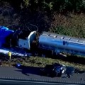 Sedam osoba poginulo u stravičnoj nesreći na auto-putu Sudarilo se više vozila, u jednom bilo 37 životinja (foto/video)