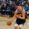 Nba liga: Golden Stejt pobedio Denver posle produžetka, Jokić postigao tripl-dabl, Topić nije igrao zbog povrede u pobedi…