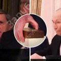 Putin pritiska specijalno dugme dok Amerikanci ulaze u salu: Pojavio se neverovatan snimak iz Moskve (video)