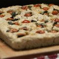 Recept sa mirisom Mediterana: Fokača sa sušenim paradajzom, maslinama i ruzmarinom