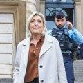 Le Pen: Neću se kandidovati za predsednicu sa nanogicom