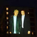 Фотографије и документа о Епстину и Трампу пројектоване на згради у центру Вашингтона