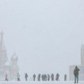 Snežna oluja pogodila područje Moskve: Otkazano preko 50 letova, na snazi narandžasti meteoalarm, naselja bez struje (VIDEO)