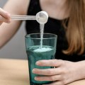 Kreatin kao tajni saveznik žena: Kako ovaj suplement utiče na hormone, kosti i energiju, a zašto je ključan baš u menopauzi…