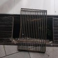 „Šta bi bilo da je moje dete nastradalo?!“ Vesna upala u otvorenu šahtu u centru grada! Srećom, prošla s modricama Tragedija u…